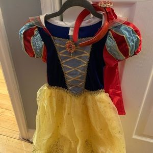 Disney Snow White Costume (Size 5/6)